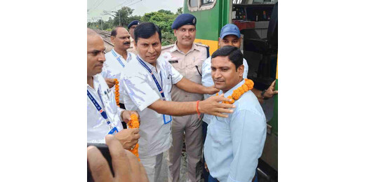 बड़हिया स्टेशन पर शुरू हुआ बलिया–सियालदह एक्सप्रेस का ठहराव, यात्रियों में खुशी